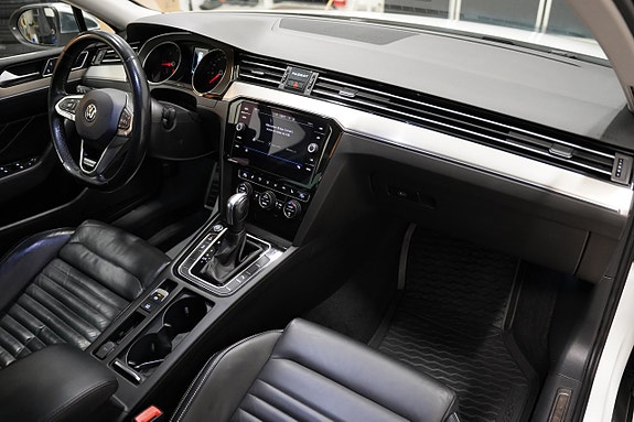 Volkswagen Passat Alltrack 9 of 25