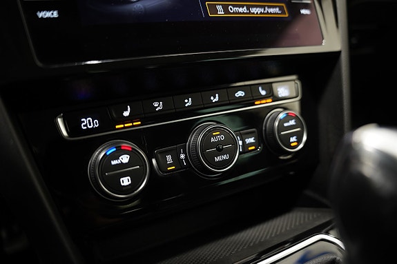 Volkswagen Passat Alltrack 14 of 25