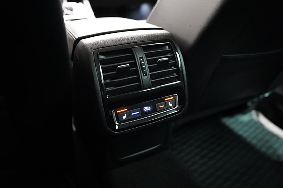 Volkswagen Passat Alltrack 21 of 25