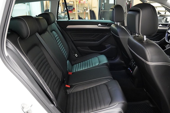 Volkswagen Passat Alltrack 22 of 25