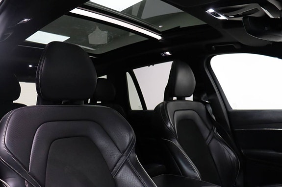 Volvo XC90 11 of 30