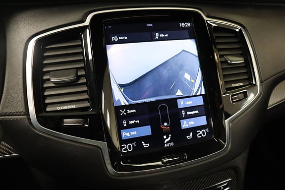 Volvo XC90 18 of 30