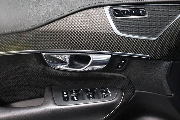 Volvo XC90 14 of 30