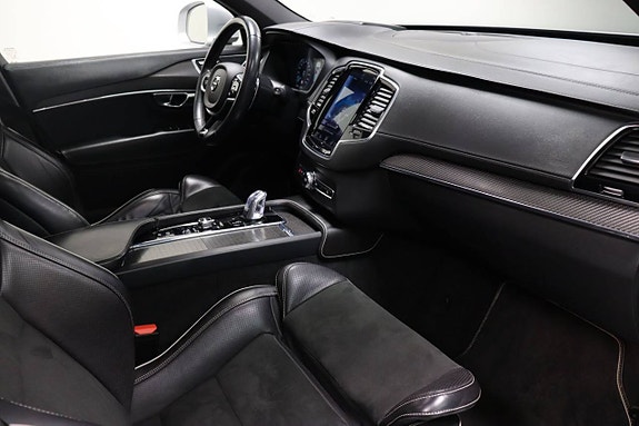 Volvo XC90 10 of 30