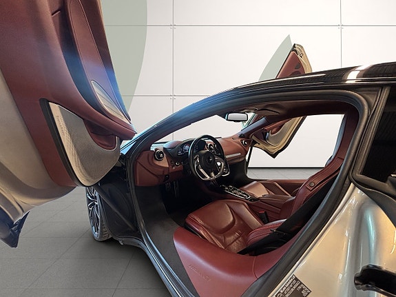 McLaren GT 10 of 28