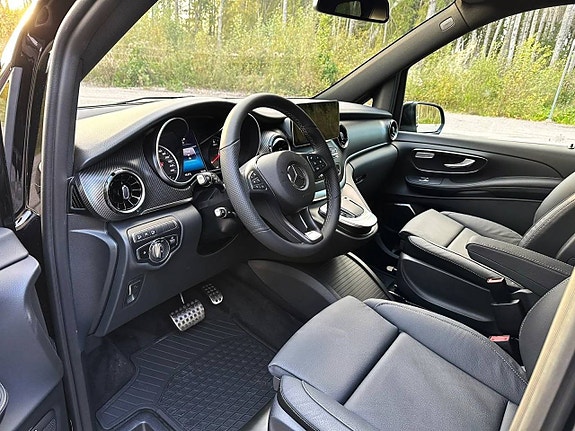 Mercedes-Benz V300 d 4 of 5