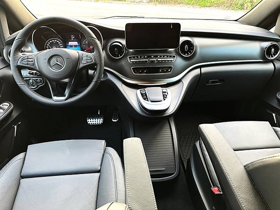 Mercedes-Benz V300 d 3 of 5