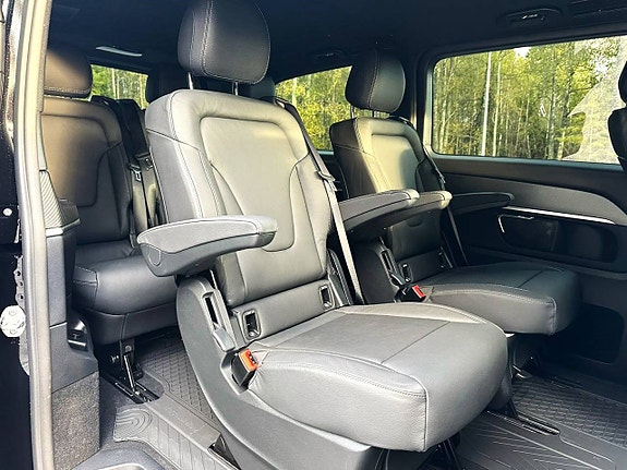 Mercedes-Benz V300 d 5 of 5
