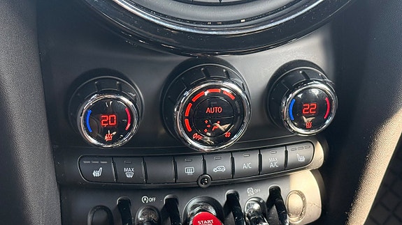 MINI Cooper 15 of 19