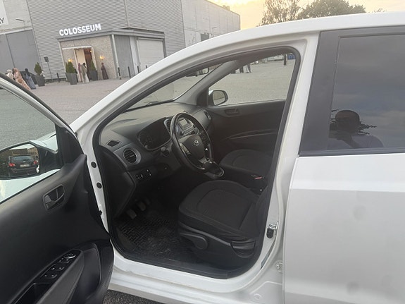 Hyundai i10 8 of 12