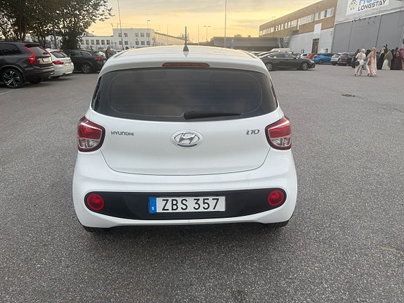 Hyundai i10 7 of 12