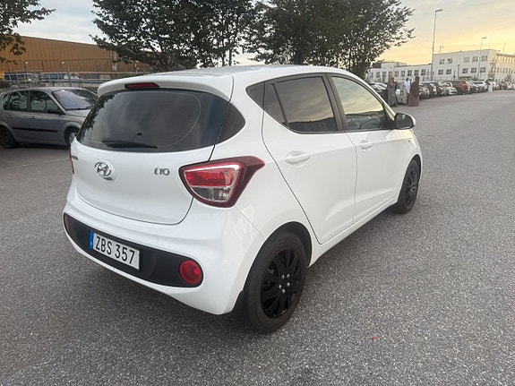 Hyundai i10 4 of 12
