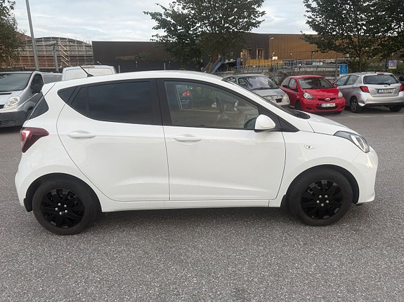 Hyundai i10 6 of 12