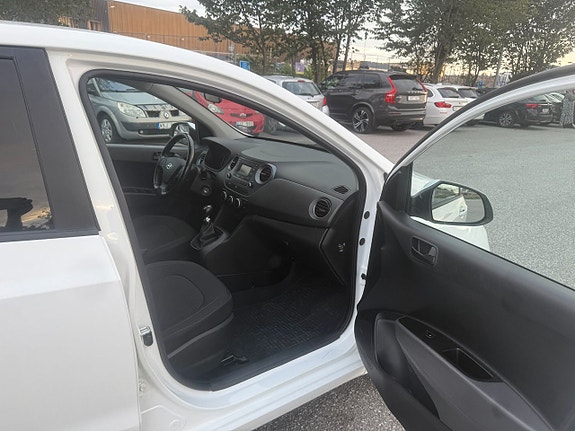 Hyundai i10 10 of 12
