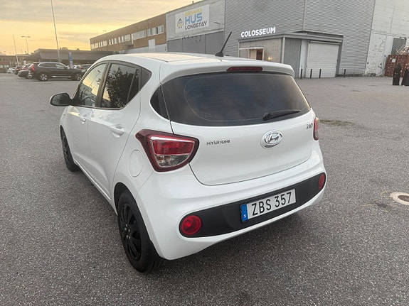 Hyundai i10 5 of 12