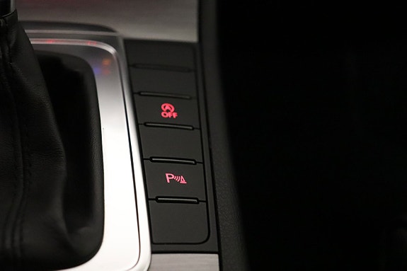 Volkswagen Passat 13 of 23