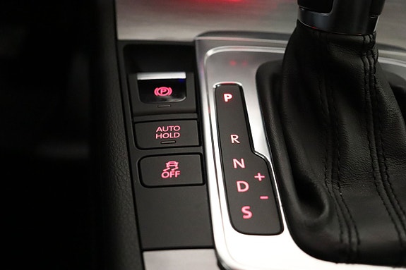 Volkswagen Passat 12 of 23