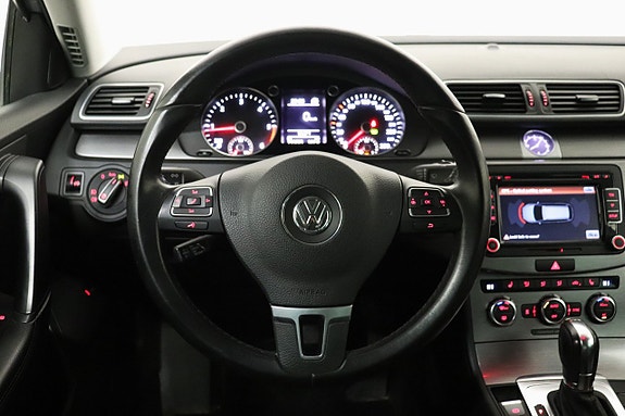 Volkswagen Passat 19 of 23