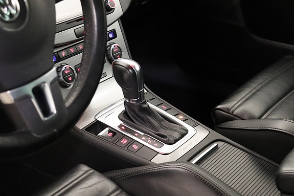 Volkswagen Passat 11 of 23