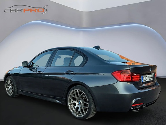 BMW 320 2 of 5