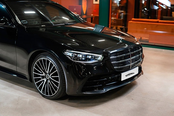 Mercedes-Benz S400 2 of 27