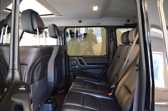 Mercedes-Benz G500 12 of 30
