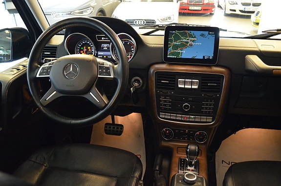 Mercedes-Benz G500 2 of 30