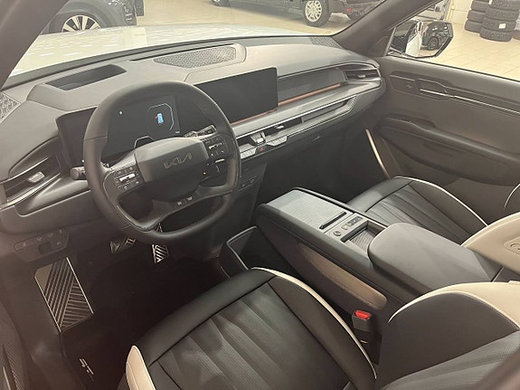Kia EV9 4 of 5