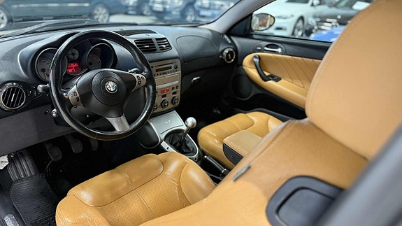 Alfa Romeo GT 12 of 20