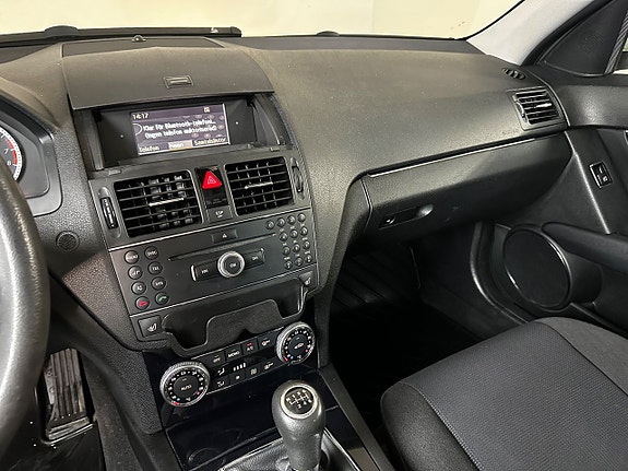 Mercedes-Benz C180 13 of 16