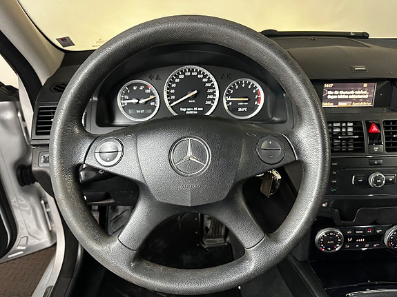 Mercedes-Benz C180 12 of 16