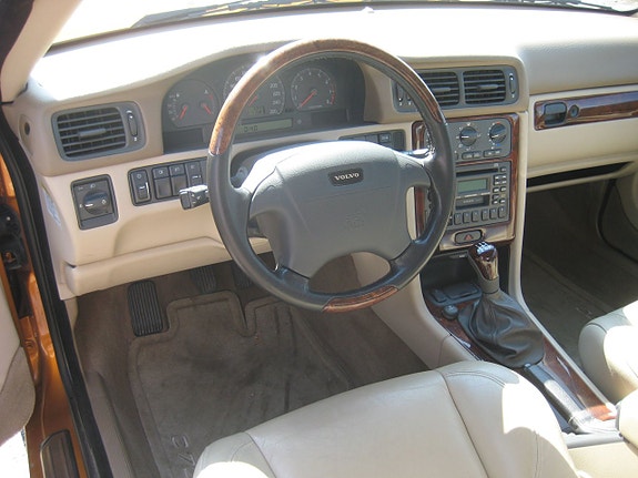 Volvo C70 6 of 7