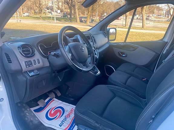 Nissan NV300 17 of 22