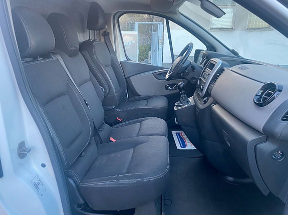 Nissan NV300 15 of 22