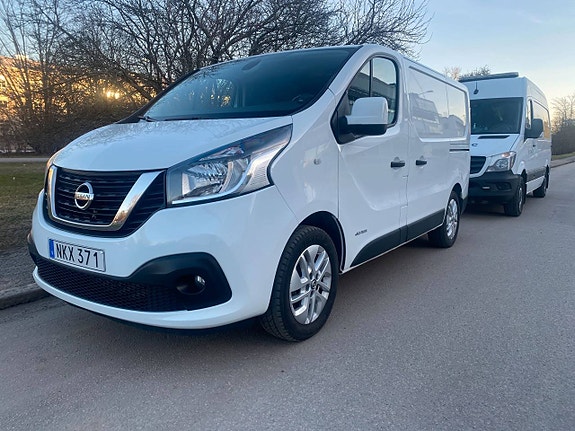 Nissan NV300 3 of 22