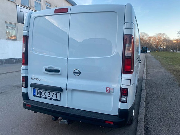 Nissan NV300 5 of 22