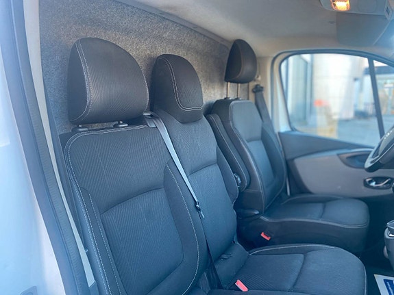 Nissan NV300 16 of 22