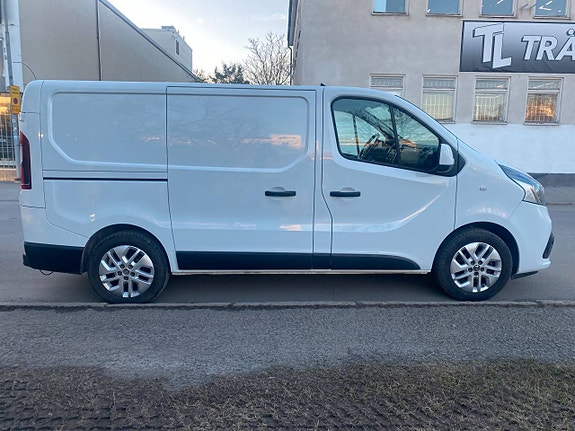 Nissan NV300 7 of 22