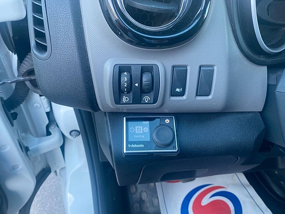Nissan NV300 18 of 22