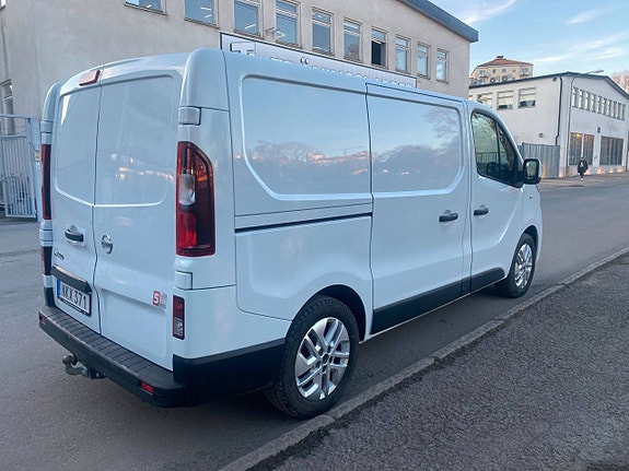 Nissan NV300 6 of 22