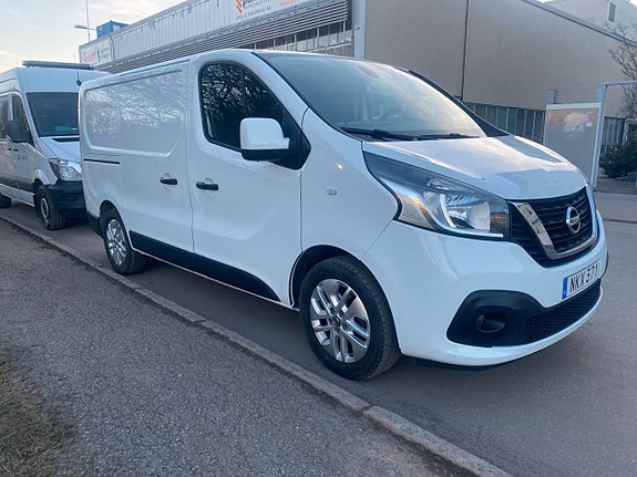 Nissan NV300 9 of 22