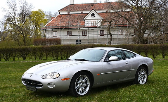 Jaguar XK 2 of 5
