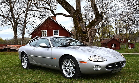 Jaguar XK 4 of 5
