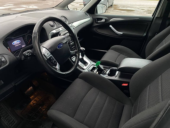 Ford S-MAX 4 of 5