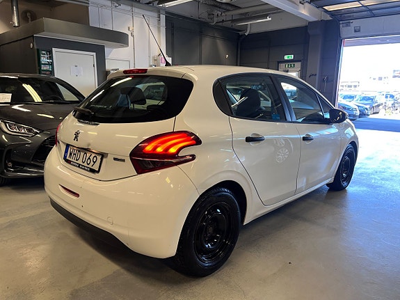 Peugeot 208 6 of 15