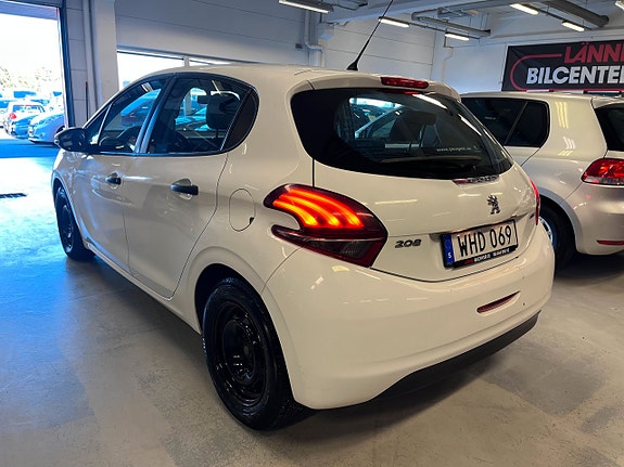Peugeot 208 8 of 15