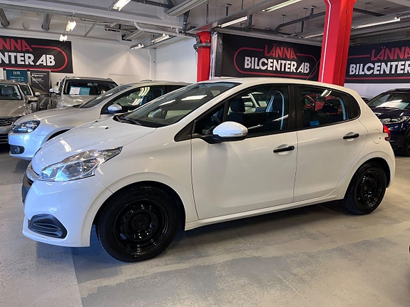 Peugeot 208 3 of 5