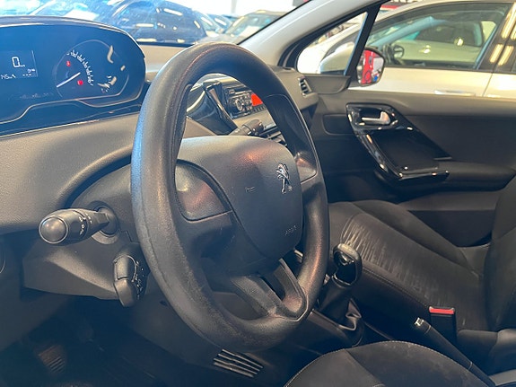Peugeot 208 12 of 15