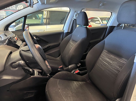Peugeot 208 11 of 15