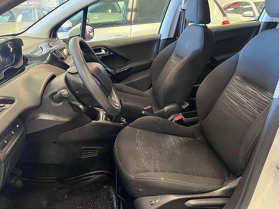 Peugeot 208 10 of 15
